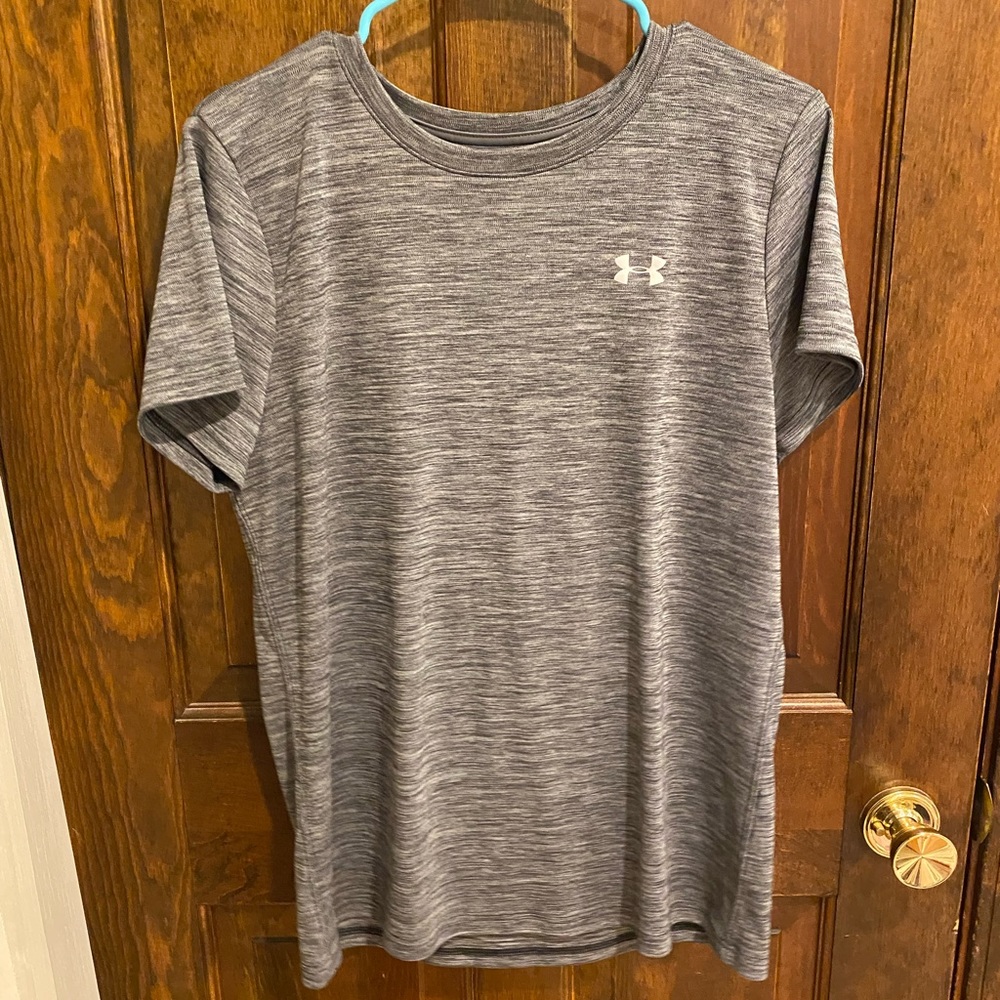 UBDER ARMOUR gray shirt